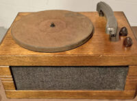 Sni-Dor 33M Phonograph-Front View
